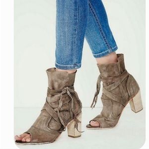 Free People Daydream Peep Toe Suede Ankle Wrap Booties Taupe EU 39 US 8.5